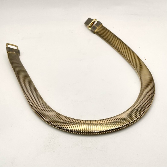 Bold Chic Vintage Polished Gold Tone Omega Statement Choker Necklace - Picture 8 of 16